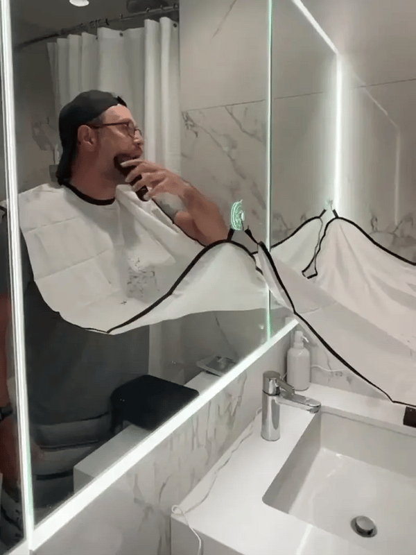 1 + 1 GRATIS VANDAAG  BarberCape™ 